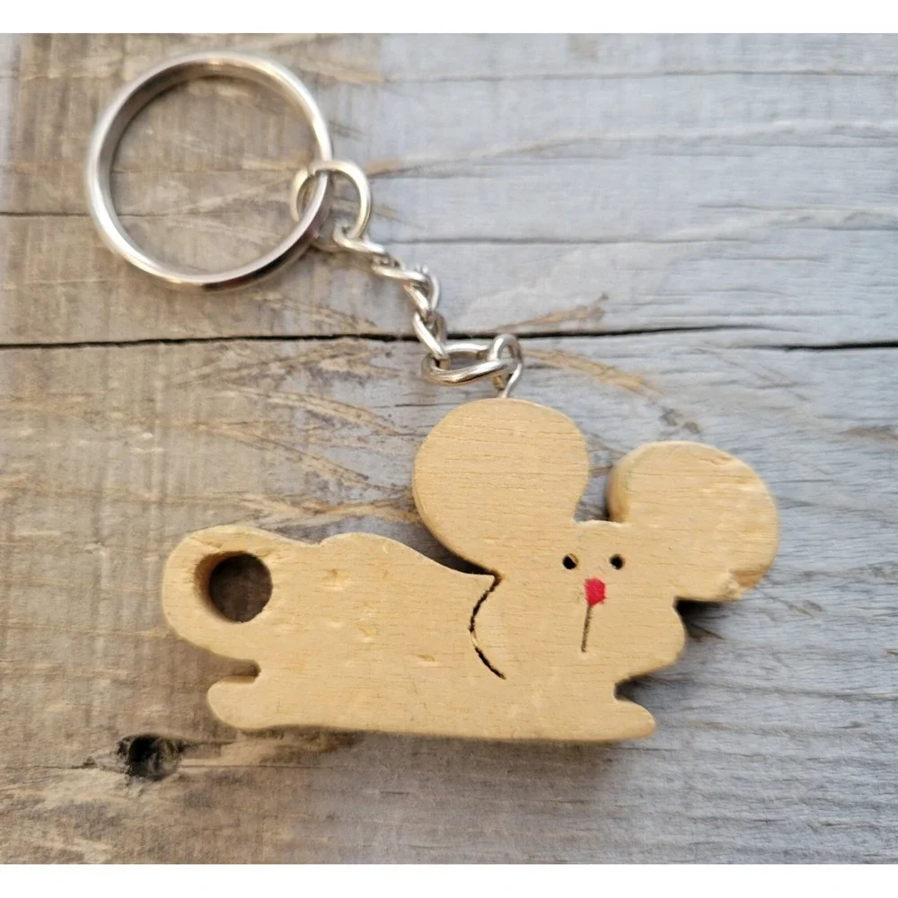 VINTAGE AVON Wooden Mouse Keychain‎ Novelty Animal Keyring Cute Charm